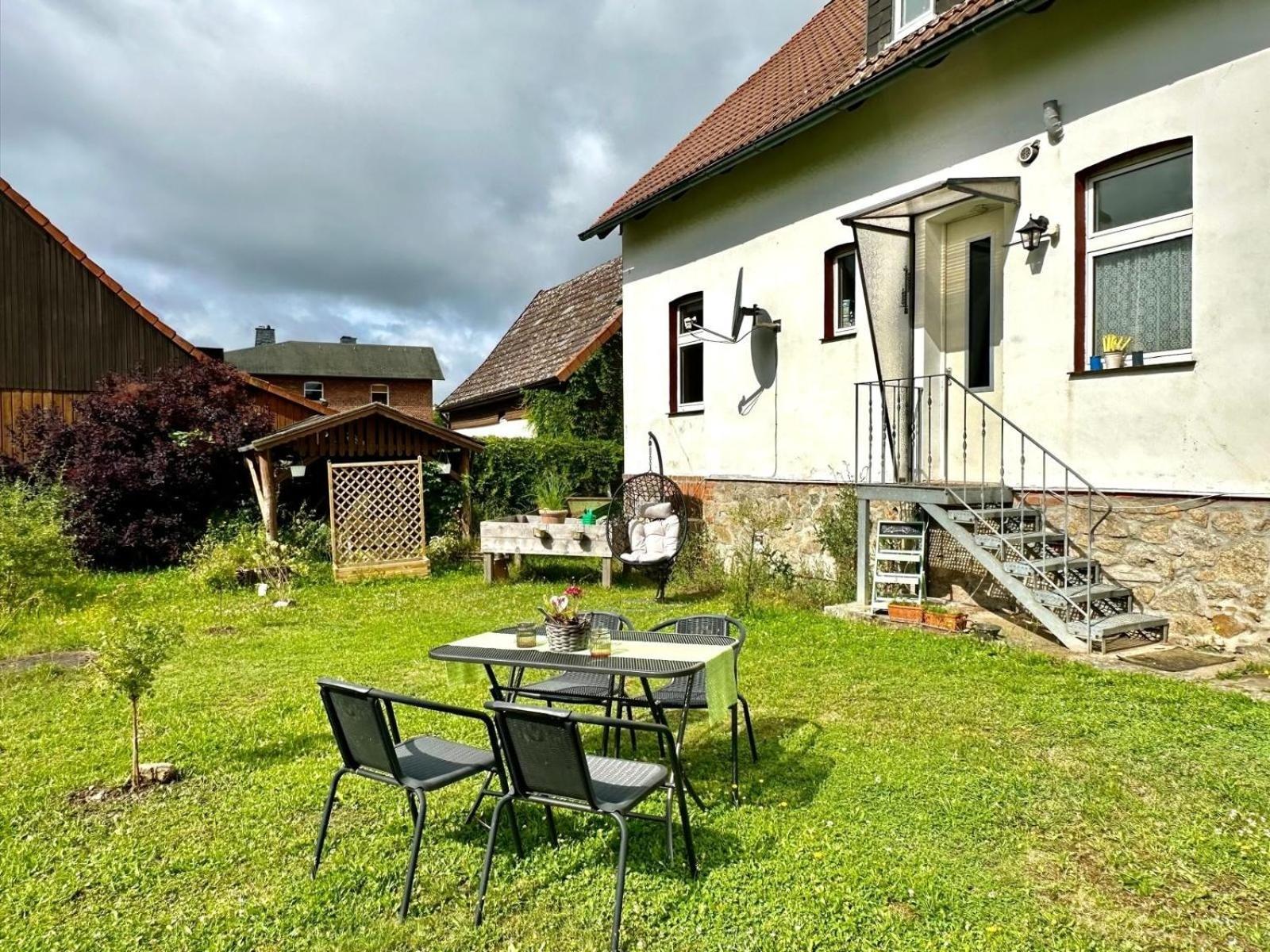 Sonnenschein Mit Kleinem Bauernhof